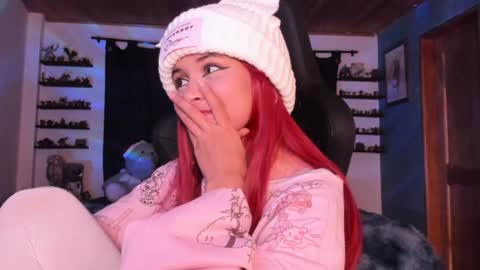 Snapshot of mavis_fuentes chatting on 12/15/24, 01:57 Hilary online show from 12/15/24, 01:57