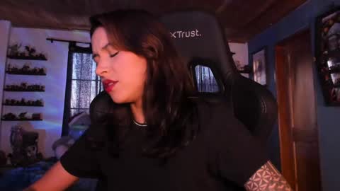 Snapshot of mavis_fuentes chatting on 12/17/24, 10:22 Hilary online show from 12/17/24, 10:22