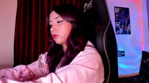 Snapshot of mavis_fuentes chatting on 09/17/25, 03:30 Hilary online show from 09/17/25, 03:30