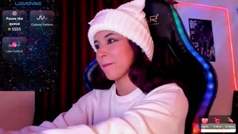 Snapshot of mavis_fuentes chatting on 09/18/25, 11:07 Hilary online show from 09/18/25, 11:07