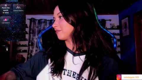 Snapshot of mavis_fuentes chatting on 10/22/25, 01:17 Hilary online show from 10/22/25, 01:17