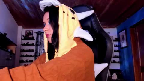 Snapshot of mavis_fuentes chatting on 11/03/25, 09:48 Hilary online show from 11/03/25, 09:48