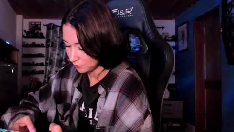 Snapshot of mavis_fuentes chatting on 11/18/25, 09:41 Hilary online show from 11/18/25, 09:41