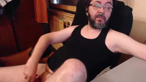 Max online show from 10/18/25, 05:54