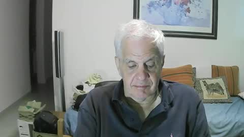 Snapshot of max_2017 chatting on 12/24/24, 02:54 max_2017 online show from 12/24/24, 02:54