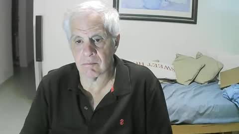 Snapshot of max_2017 chatting on 10/22/25, 02:12 max_2017 online show from 10/22/25, 02:12