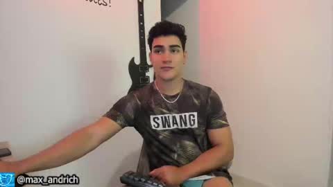 Snapshot of max__andrich chatting on 10/22/25, 03:51 Max... online show from 10/22/25, 03:51