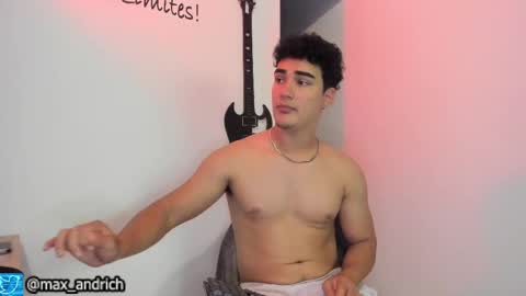 Snapshot of max__andrich chatting on 10/28/25, 02:04 Max... online show from 10/28/25, 02:04