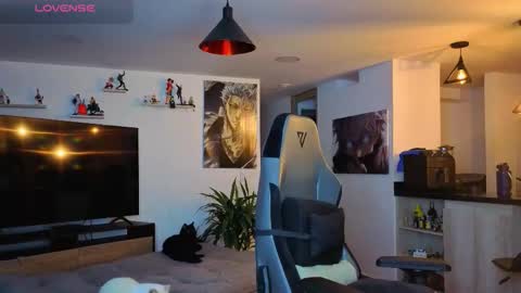 Snapshot of max_cooper17 chatting on 11/06/25, 03:40 Max online show from 11/06/25, 03:40