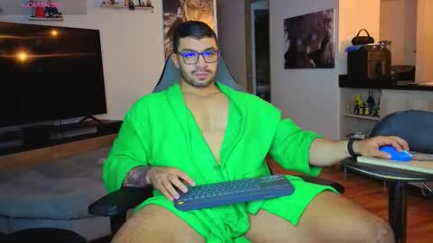 Snapshot of max_cooper17 chatting on 11/12/25, 02:34 Max online show from 11/12/25, 02:34