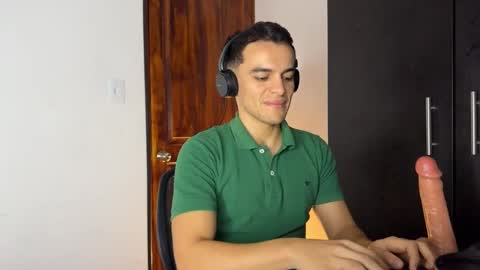 Snapshot of max_lancaster chatting on 12/28/24, 11:05 Max Lancaster online show from 12/28/24, 11:05