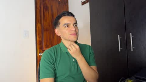 Snapshot of max_lancaster chatting on 12/29/24, 02:17 Max Lancaster online show from 12/29/24, 02:17