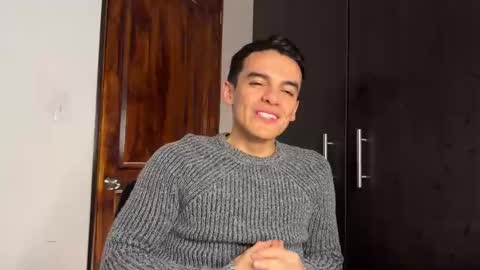 Snapshot of max_lancaster chatting on 03/07/25, 01:53 Max Lancaster online show from 03/07/25, 01:53