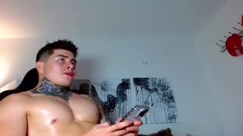 Snapshot of max_mayer chatting on 01/01/25, 12:00 Maximo Mayer online show from 01/01/25, 12:00
