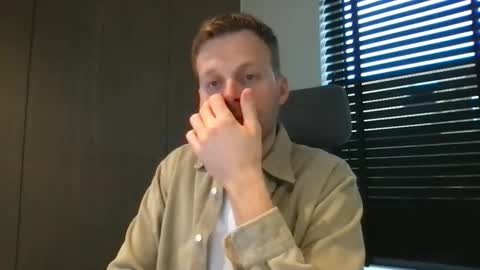 Snapshot of max_straight_1 chatting on 11/25/25, 08:03 Max take off clothes online show from 11/25/25, 08:03