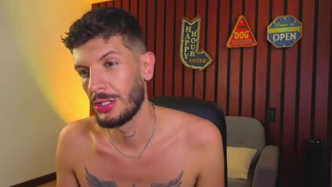 Snapshot of max_tayloor chatting on 10/15/25, 09:48 Max Taylor online show from 10/15/25, 09:48