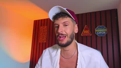 Snapshot of max_tayloor chatting on 10/18/25, 09:48 Max Taylor online show from 10/18/25, 09:48