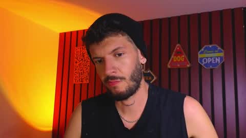 Snapshot of max_tayloor chatting on 10/21/25, 01:17 Max Taylor online show from 10/21/25, 01:17