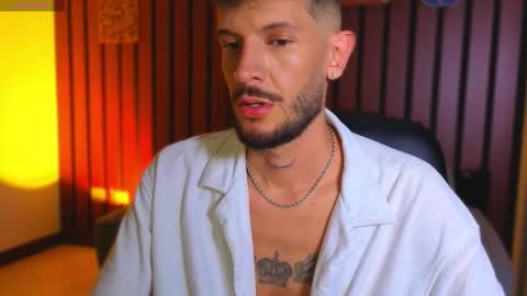 Snapshot of max_tayloor chatting on 10/24/25, 01:35 Max Taylor online show from 10/24/25, 01:35