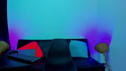 MAX     online show from 10/18/25, 05:35