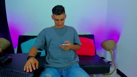 MAX     online show from 10/22/25, 05:30