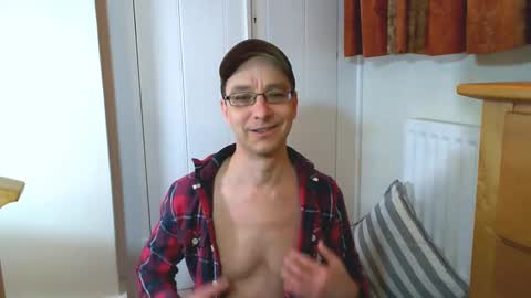 Snapshot of maxdavies chatting on 02/03/25, 11:42 Max Davies online show from 02/03/25, 11:42