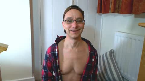 Snapshot of maxdavies chatting on 02/15/25, 11:39 Max Davies online show from 02/15/25, 11:39