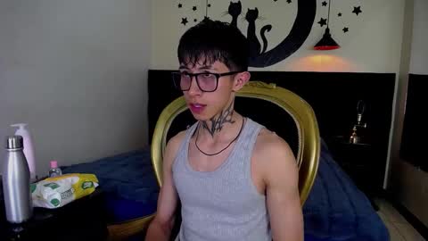 Snapshot of maxdominant_ chatting on 09/26/25, 05:00 MaxDominant online show from 09/26/25, 05:00
