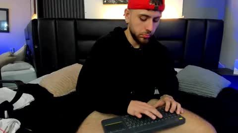 Maximo Wolf online show from 09/18/25, 08:55