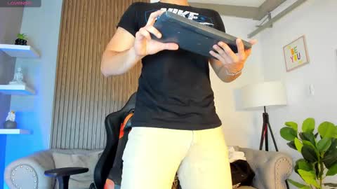 Maximo Wolf online show from 09/28/25, 08:58