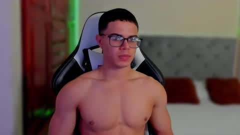 Snapshot of maxiimus__ chatting on 12/30/24, 12:22 Maximus online show from 12/30/24, 12:22