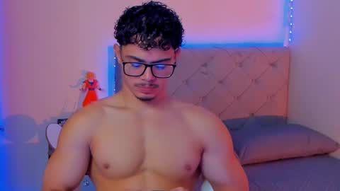 Snapshot of maxiimus__ chatting on 09/18/25, 07:43 Maximus online show from 09/18/25, 07:43