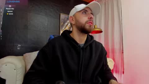 Snapshot of maximo_wolf1 chatting on 11/02/25, 08:00 Maximo Wolf online show from 11/02/25, 08:00