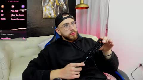 Snapshot of maximo_wolf1 chatting on 11/13/25, 10:41 Maximo Wolf online show from 11/13/25, 10:41