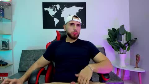 Snapshot of maximo_wolf1 chatting on 11/25/25, 08:42 Maximo Wolf online show from 11/25/25, 08:42