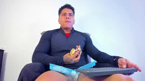 Maximoscott online show from 02/12/25, 11:51