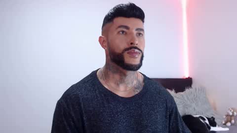 Independent Model online show from 10/21/25, 03:40