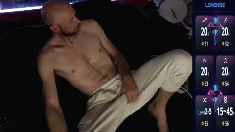 Snapshot of maxrouger chatting on 10/22/25, 07:30 MaxRouger online show from 10/22/25, 07:30