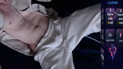 Snapshot of maxrouger chatting on 10/23/25, 06:28 MaxRouger online show from 10/23/25, 06:28