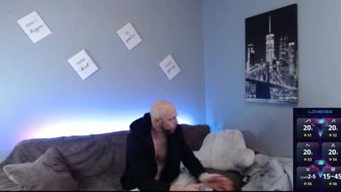 Snapshot of maxrouger chatting on 10/28/25, 09:13 MaxRouger online show from 10/28/25, 09:13