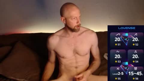 Snapshot of maxrouger chatting on 11/12/25, 07:03 MaxRouger online show from 11/12/25, 07:03