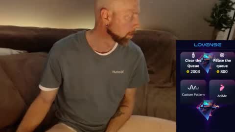 Snapshot of maxrouger chatting on 11/19/25, 07:19 MaxRouger online show from 11/19/25, 07:19