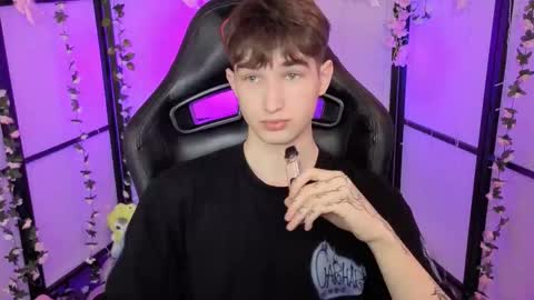 Max online show from 11/25/25, 12:38