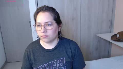 Snapshot of may_bloom chatting on 10/20/25, 03:07 May online show from 10/20/25, 03:07