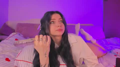 Snapshot of may_meowww chatting on 11/15/25, 06:11 May online show from 11/15/25, 06:11