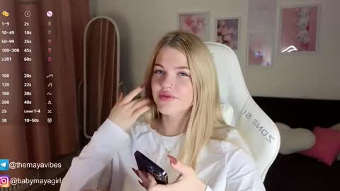 Snapshot of maya_blonde18 chatting on 11/13/25, 04:00 Maya online show from 11/13/25, 04:00