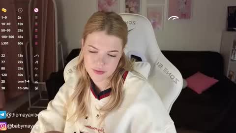 Snapshot of maya_blonde18 chatting on 11/17/25, 04:07 Maya online show from 11/17/25, 04:07