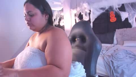 Snapshot of mayacurvy chatting on 11/02/25, 04:20 MAY online show from 11/02/25, 04:20