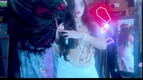 Snapshot of mayaloux chatting on 11/22/25, 10:42 Maya Loux online show from 11/22/25, 10:42