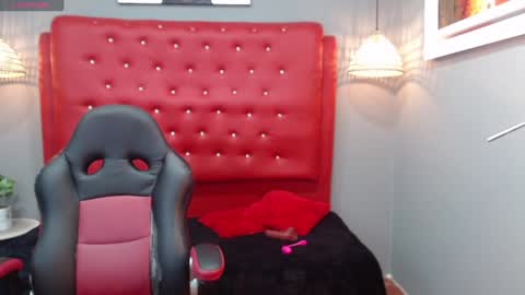 Snapshot of mayamoira chatting on 12/23/24, 03:01 Maya online show from 12/23/24, 03:01
